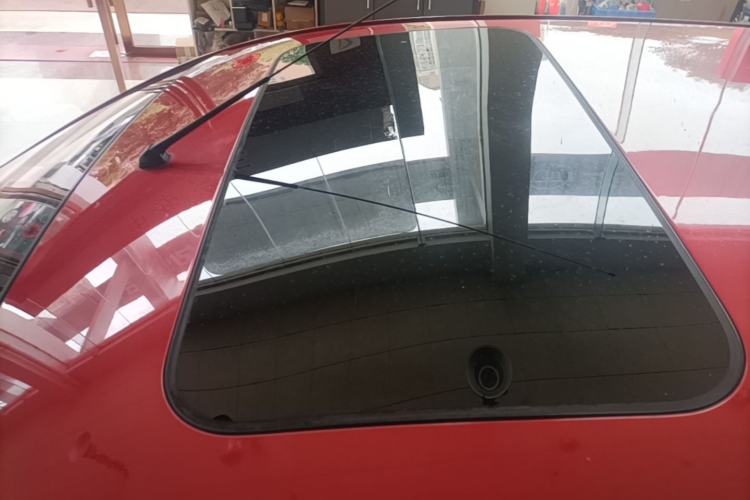 Used Venucia R50 2015 1.6L Automatic Luxury Edition Roof