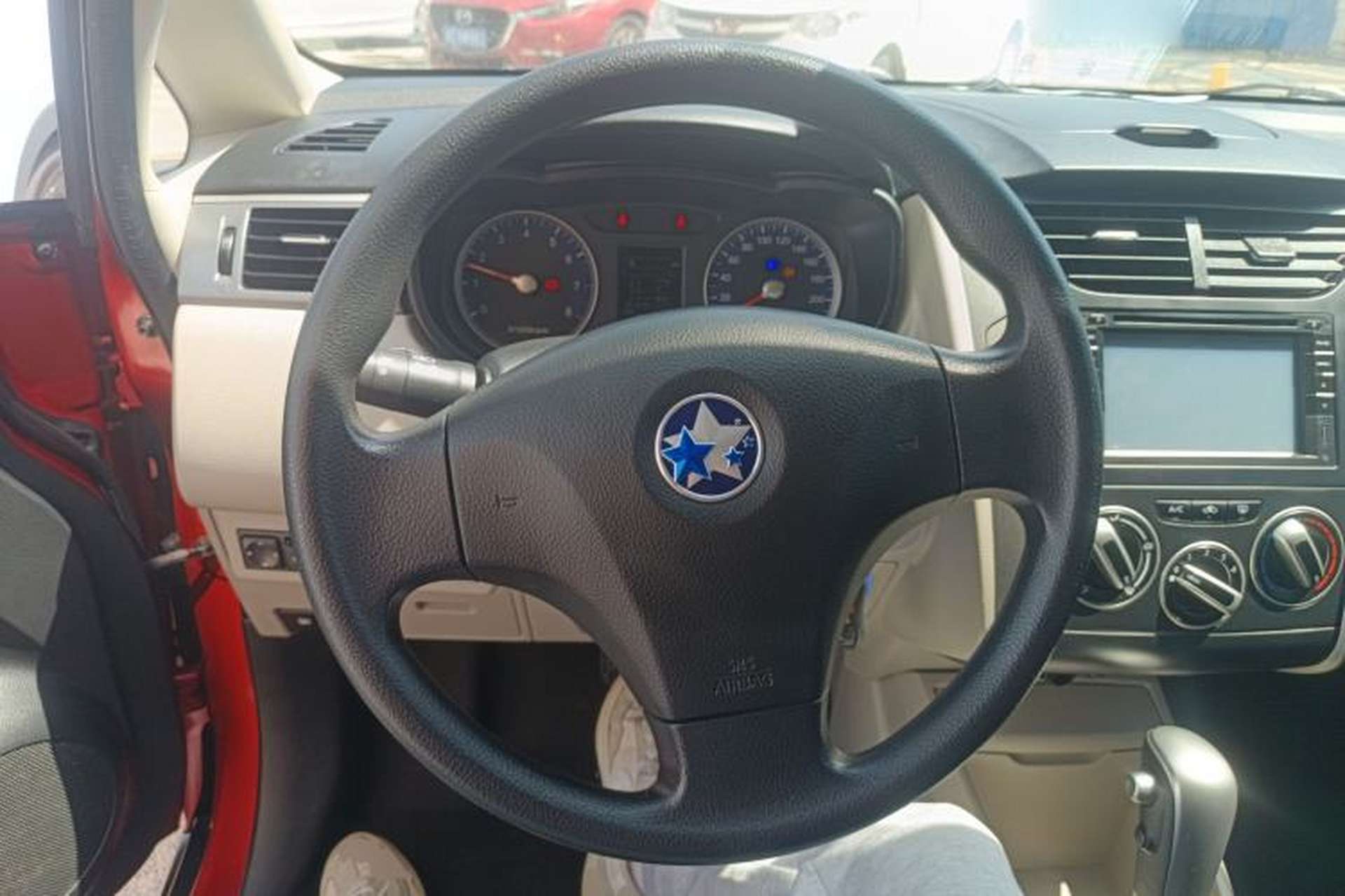Used Venucia R50 2015 1.6L Automatic Fashion Edition Steering Wheel