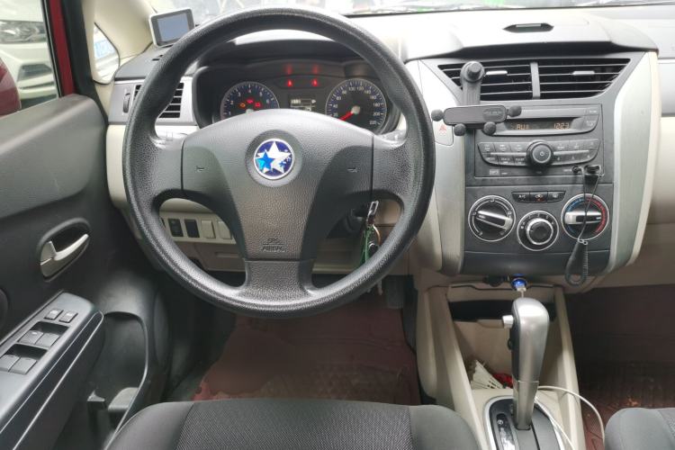 Used Venucia R50 2015 1.6L Automatic Fashion Edition Steering Wheel