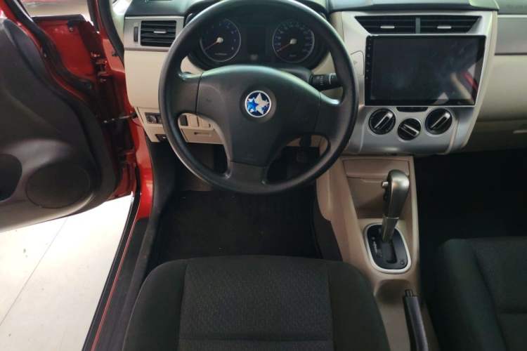 Used Venucia R50 2015 1.6L Automatic Fashion Edition Steering Wheel