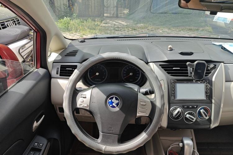 Used Venucia R50 2015 1.6L Automatic Luxury Edition Steering Wheel