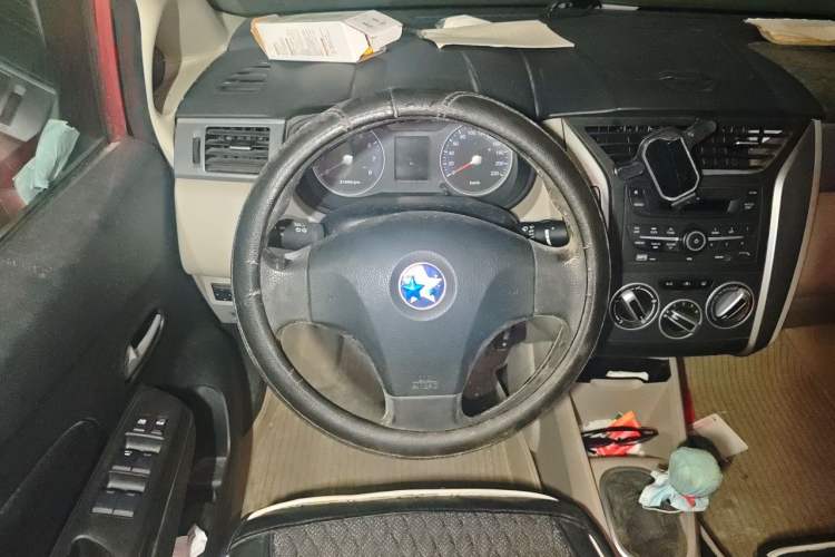 Used Venucia R50 2015 1.6L Manual Fashion Edition Steering Wheel