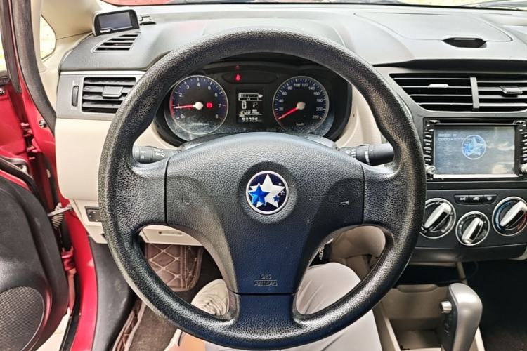 Used Venucia R50 2015 1.6L Automatic Fashion Edition Steering Wheel