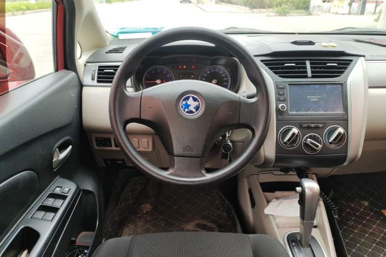 Used Venucia R50 2015 1.6L Automatic Fashion Edition Steering Wheel