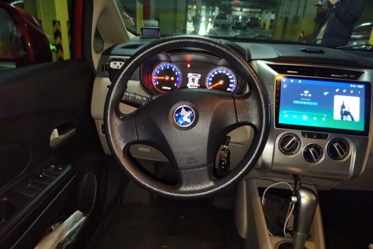 Used Venucia R50 2015 1.6L Automatic Fashion Edition Steering Wheel