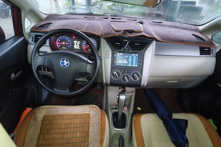 Used Venucia R50 2015 1.6L Automatic Fashion Edition Steering Wheel