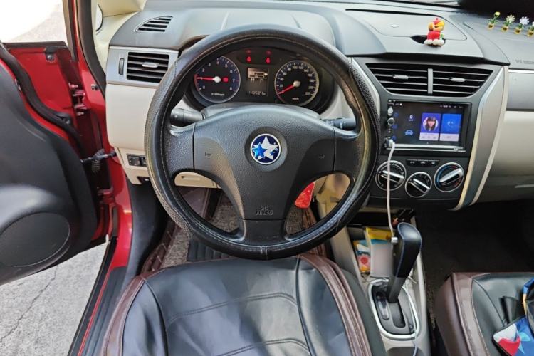 Used Venucia R50 2015 1.6L Automatic Fashion Edition Steering Wheel