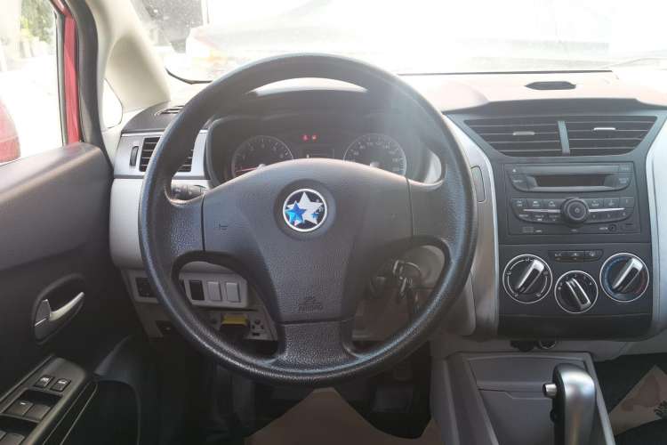 Used Venucia R50 2015 1.6L Automatic Fashion Edition Steering Wheel