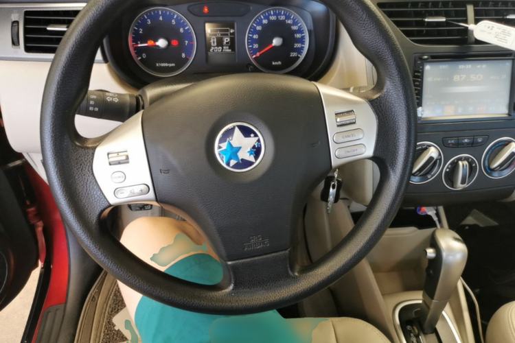 Used Venucia R50 2015 1.6L Automatic Luxury Edition Steering Wheel