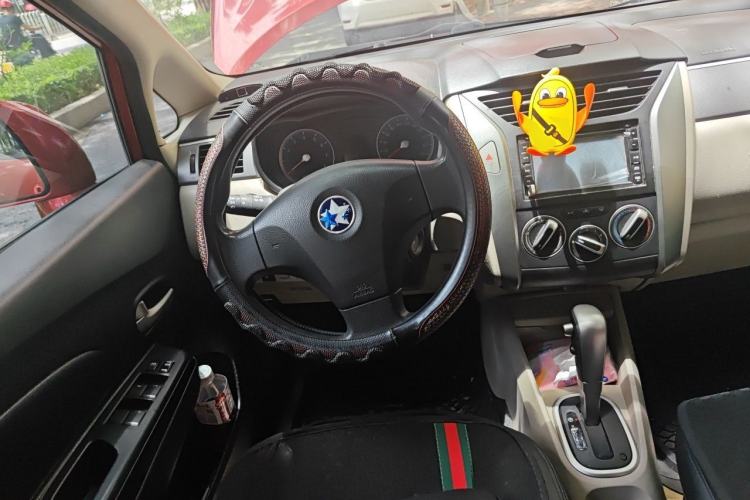 Used Venucia R50 2015 1.6L Automatic Fashion Edition Steering Wheel
