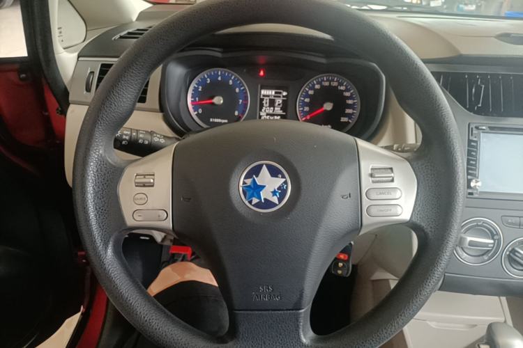 Used Venucia R50 2015 1.6L Automatic Luxury Edition Steering Wheel
