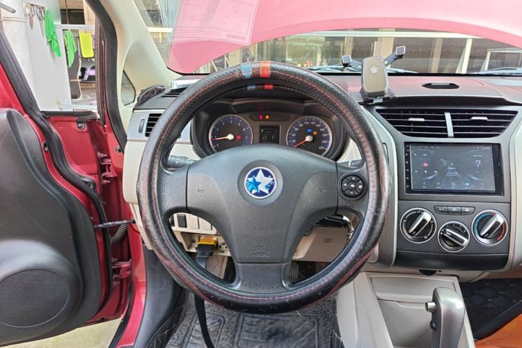 Used Venucia R50 2015 1.6L Automatic Fashion Edition Steering Wheel