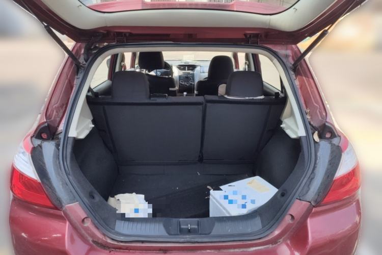 Used Venucia R50 2015 1.6L Manual Fashion Edition Trunk