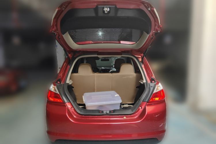 Used Venucia R50 2015 1.6L Automatic Fashion Edition Trunk