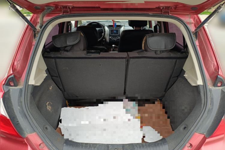 Used Venucia R50 2015 1.6L Manual Fashion Edition Trunk