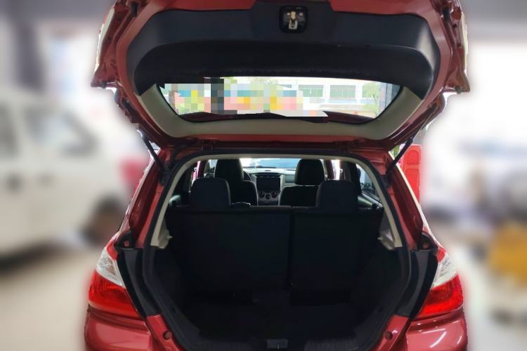 Used Venucia R50 2015 1.6L Automatic Fashion Edition Trunk