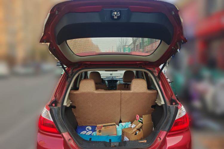 Used Venucia R50 2015 1.6L Manual Fashion Edition Trunk