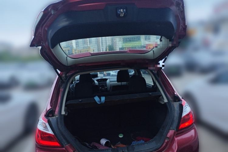 Used Venucia R50 2015 1.6L Manual Fashion Edition Trunk