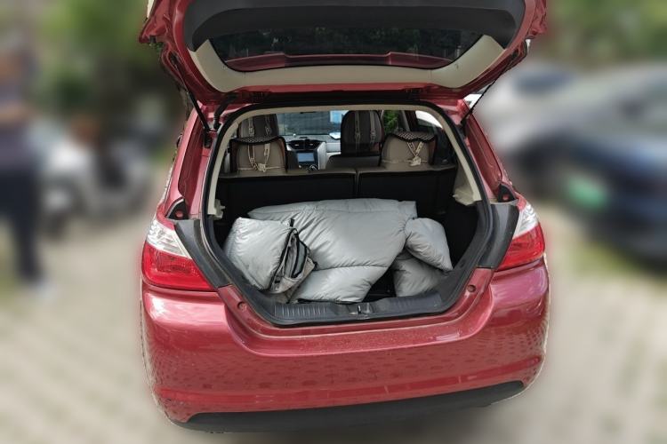 Used Venucia R50 2015 1.6L Automatic Luxury Edition Trunk