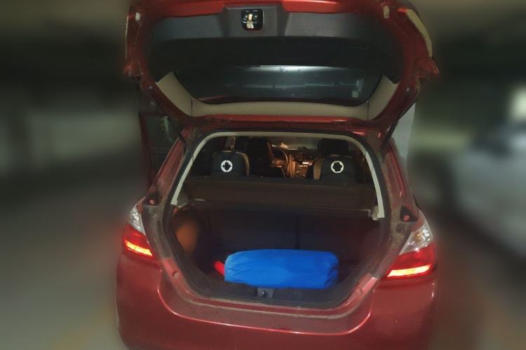 Used Venucia R50 2015 1.6L Manual Fashion Edition Trunk