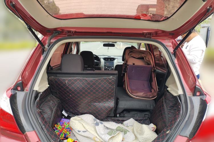 Used Venucia R50 2015 1.6L Automatic Fashion Edition Trunk