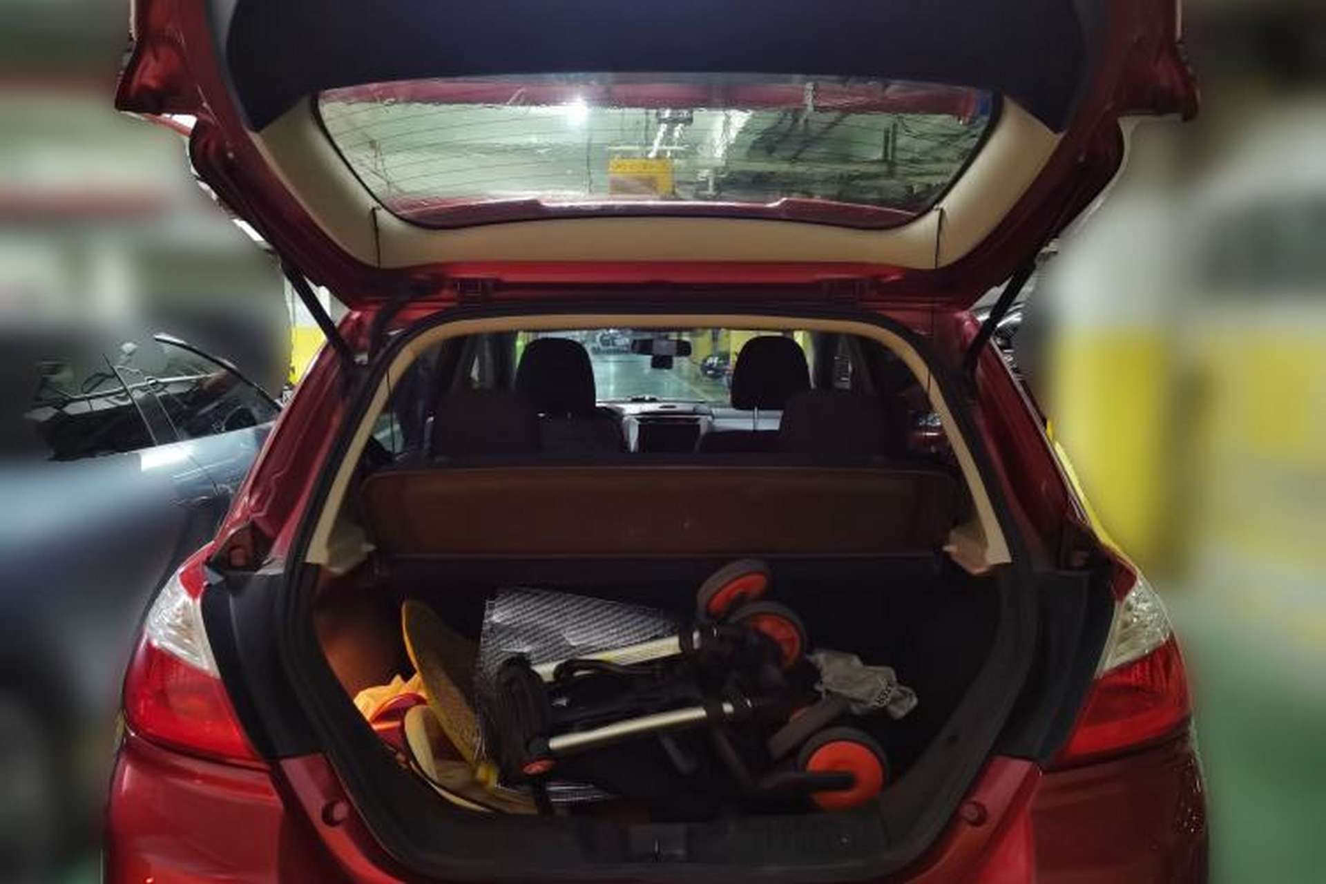 Used Venucia R50 2015 1.6L Automatic Fashion Edition Trunk