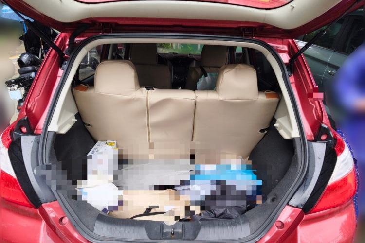 Used Venucia R50 2015 1.6L Automatic Fashion Edition Trunk