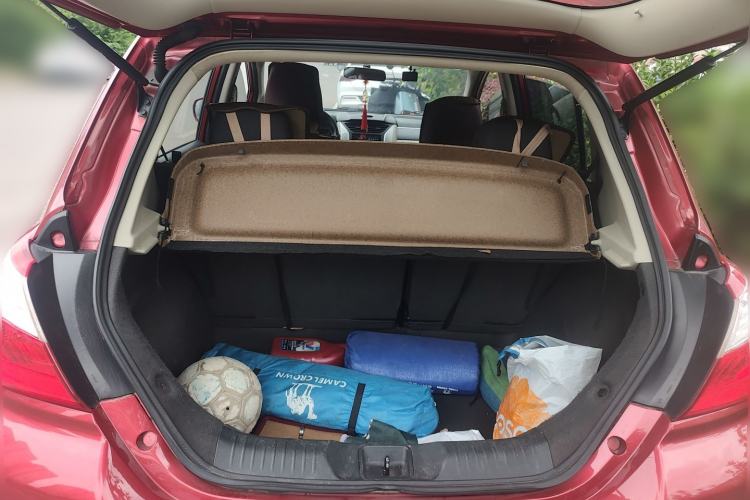 Used Venucia R50 2015 1.6L Manual Fashion Edition Trunk