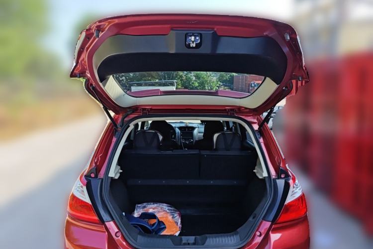 Used Venucia R50 2015 1.6L Automatic Fashion Edition Trunk