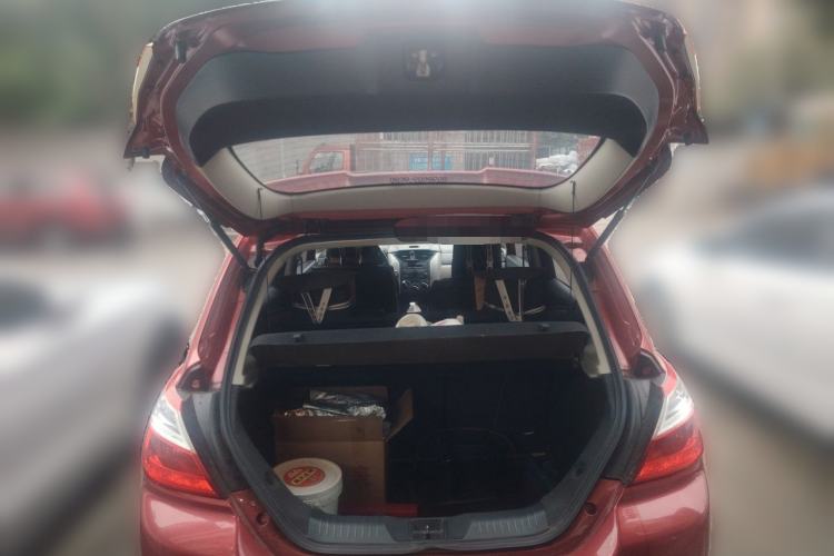 Used Venucia R50 2015 1.6L Manual Fashion Edition Trunk