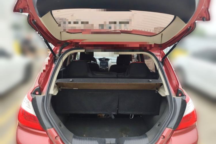 Used Venucia R50 2015 1.6L Manual Fashion Edition Trunk