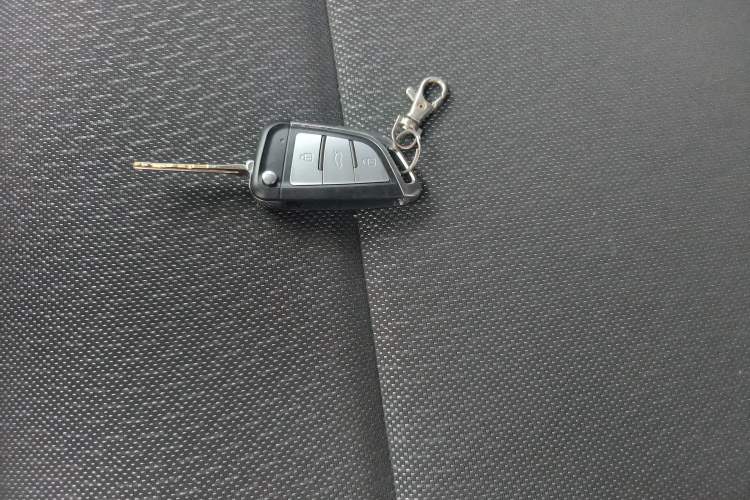 Used Venucia R50 2015 1.6L Automatic Fashion Edition Vehicle Key