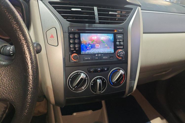 Used Venucia R50 2015 1.6L Automatic Fashion Edition Audio And AC Panel