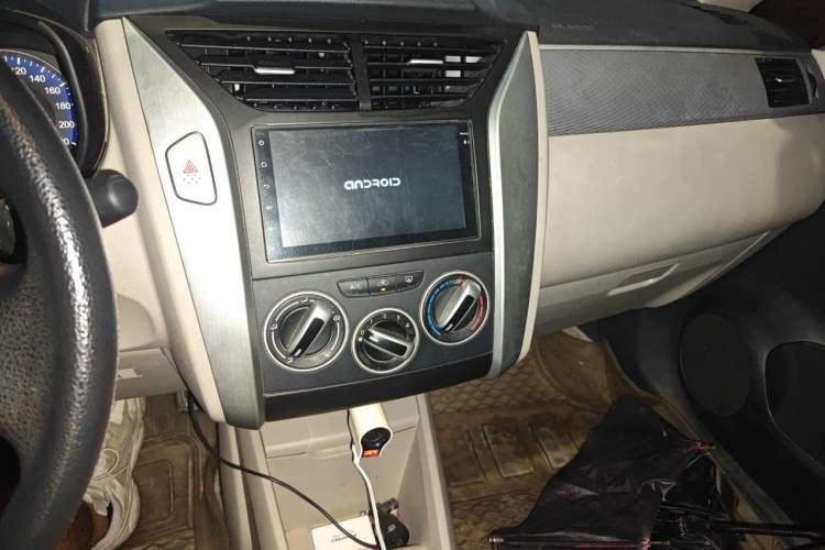 Used Venucia R50 2015 1.6L Manual Fashion Edition Audio And AC Panel