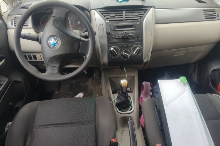 Used Venucia R50 2015 1.6L Manual Fashion Edition Center Console