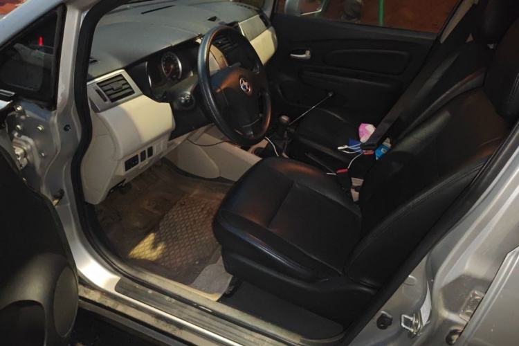 Used Venucia R50 2015 1.6L Manual Fashion Edition Driver Seat
