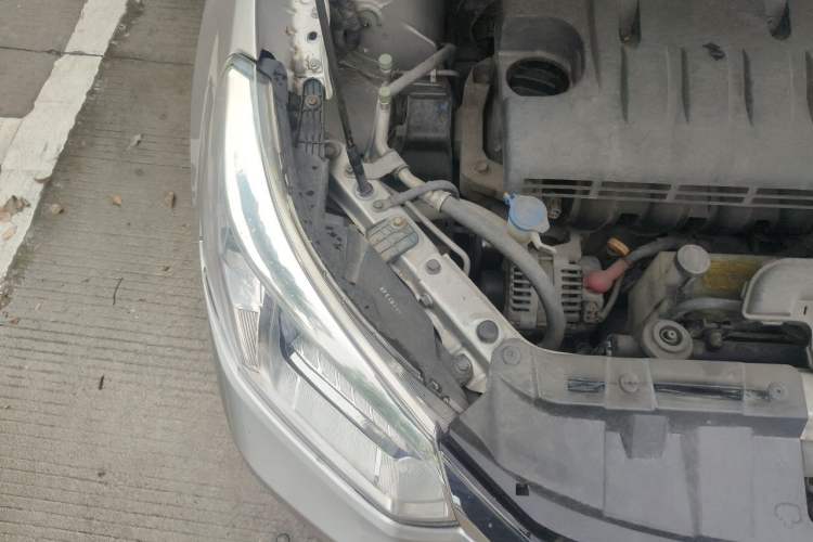 Used Venucia R50 2015 1.6L Manual Fashion Edition Engine Bay Right