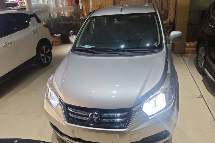 Used Venucia R50 2015 1.6L Automatic Fashion Edition Exterior 1