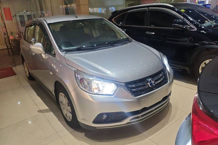 Used Venucia R50 2015 1.6L Automatic Fashion Edition Exterior 2
