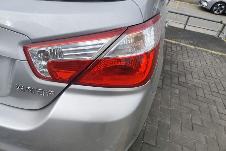 Used Venucia R50 2015 1.6L Automatic Fashion Edition Exterior 3