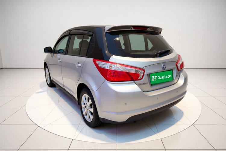 Used Venucia R50 2015 1.6L Automatic Luxury Edition Exterior 3