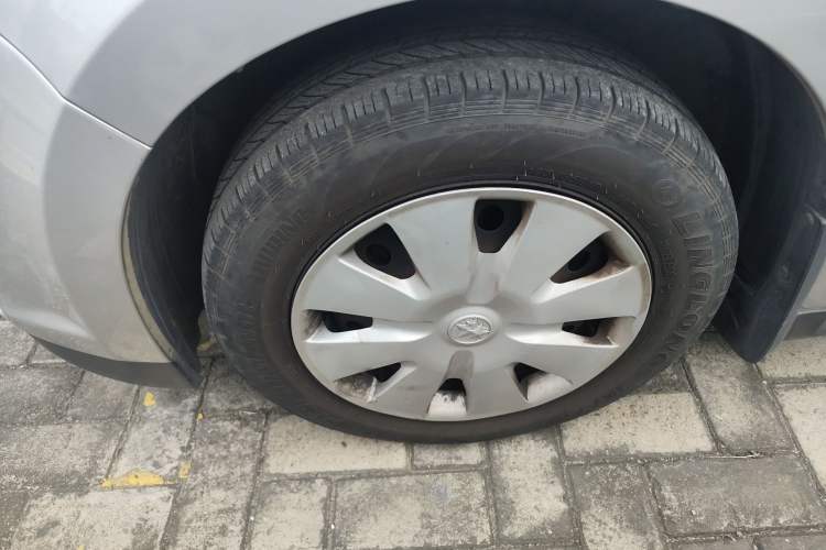Used Venucia R50 2015 1.6L Automatic Fashion Edition Exterior 4