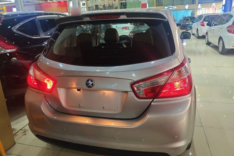 Used Venucia R50 2015 1.6L Automatic Fashion Edition Exterior 4