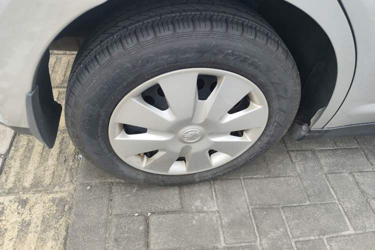 Used Venucia R50 2015 1.6L Automatic Fashion Edition Exterior 5