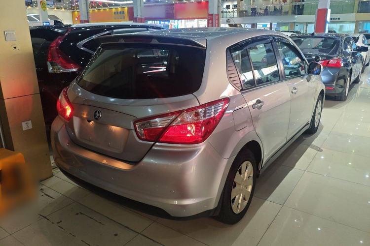 Used Venucia R50 2015 1.6L Automatic Fashion Edition Exterior 5