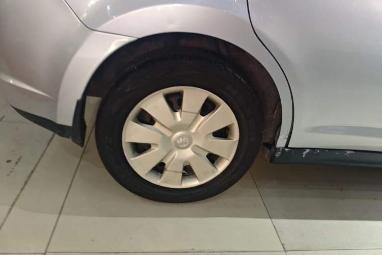 Used Venucia R50 2015 1.6L Automatic Fashion Edition Exterior 8