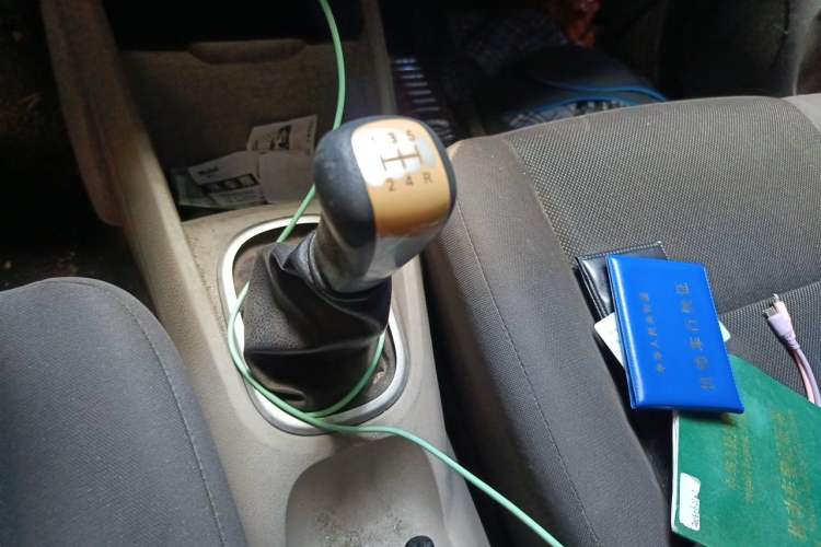 Used Venucia R50 2015 1.6L Manual Fashion Edition Gear Lever