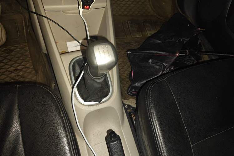 Used Venucia R50 2015 1.6L Manual Fashion Edition Gear Lever
