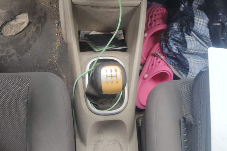 Used Venucia R50 2015 1.6L Manual Fashion Edition Gear Lever