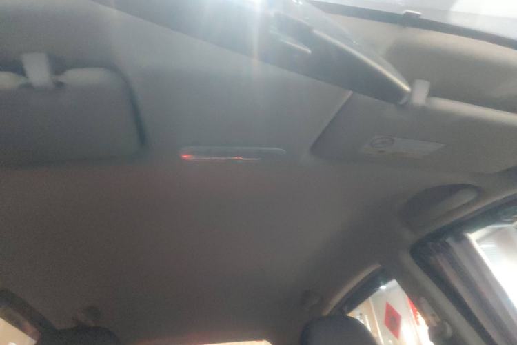 Used Venucia R50 2015 1.6L Automatic Fashion Edition Headliner